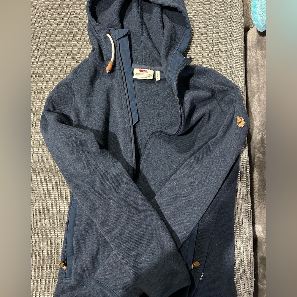 Fjall Raven zip up size small
